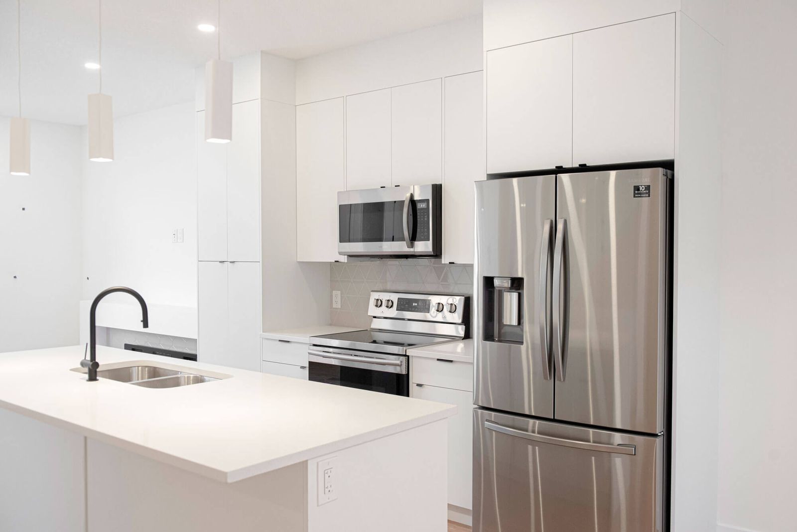 Contemporary Kitchen Cabinets Calgary - Modern Kitchen Cabinets - Custom Contemporary Kitchen ...